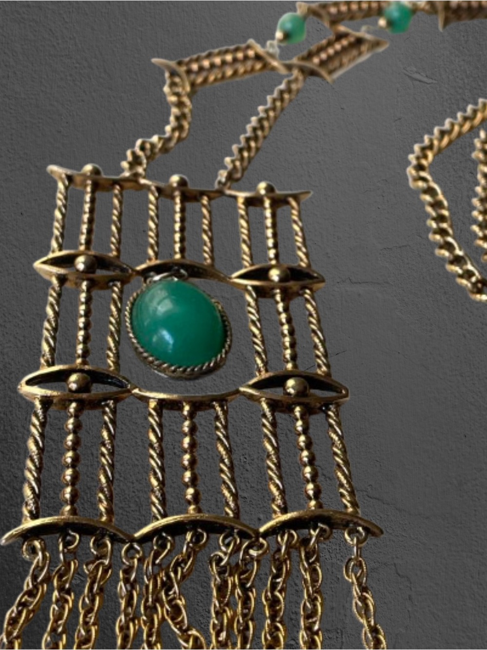Fab vintage goldtone ladder-style statement necklace w/ green stone midcentury